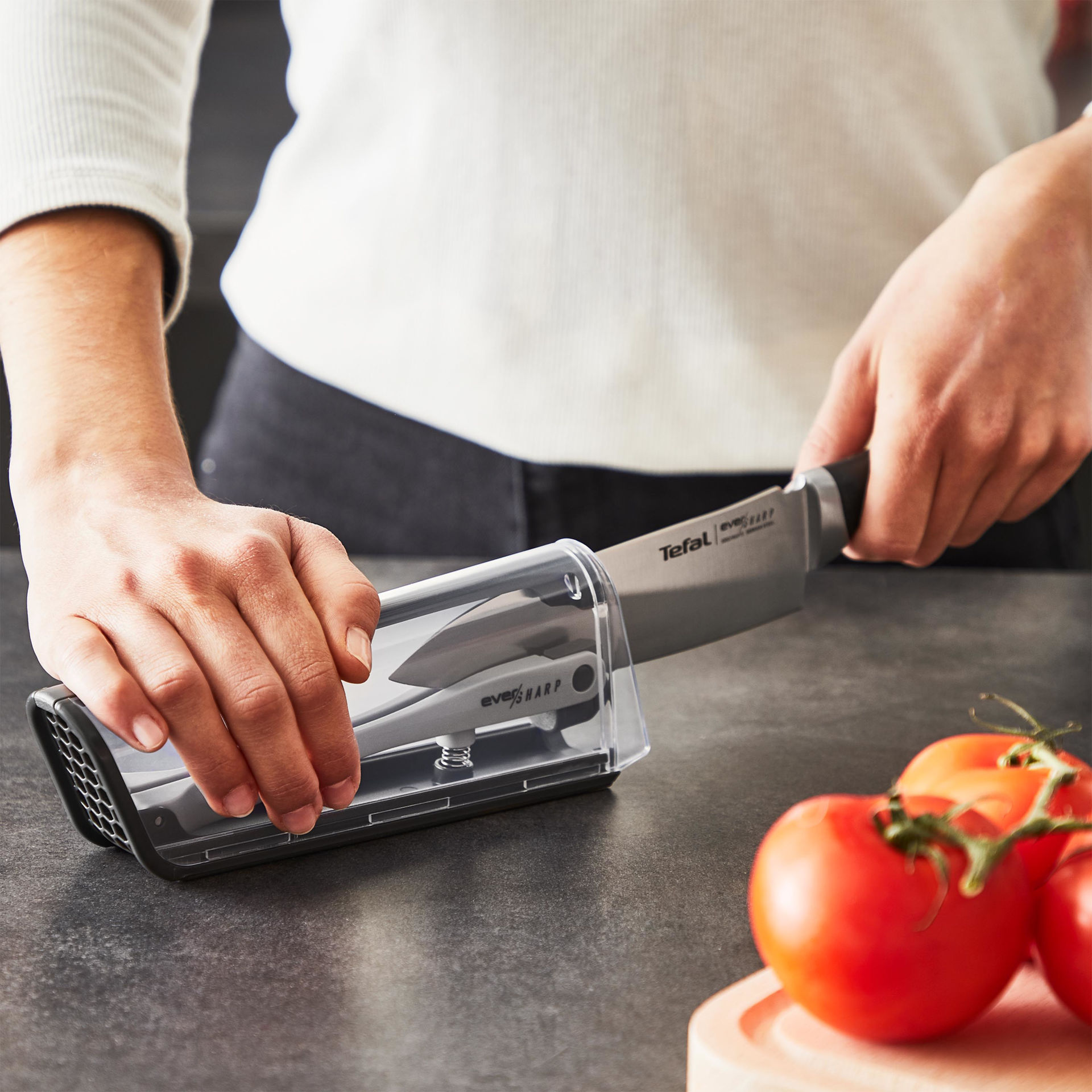 چاقوی سایز 16.5 تفال tefal مخصوص سرآشپز همراه با چاقو تیز کن